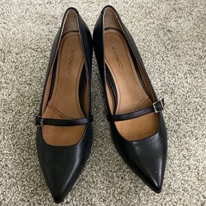 Women’s Vionic Kitten-heel black shoes, size 7.5. Worn once, like new.